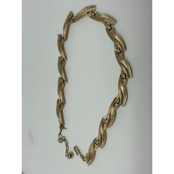 Vintage Crown Trifari Washed Gold Tone Statement Necklace - Picture 5 of 12